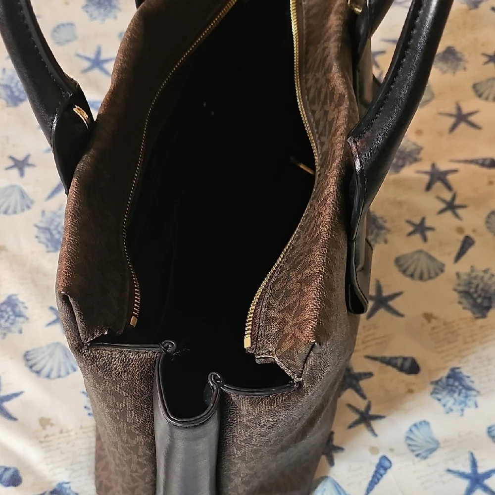 Michael Kors Black/Brown Logo Rollins LARGE Satchel - Picture 13 of 13